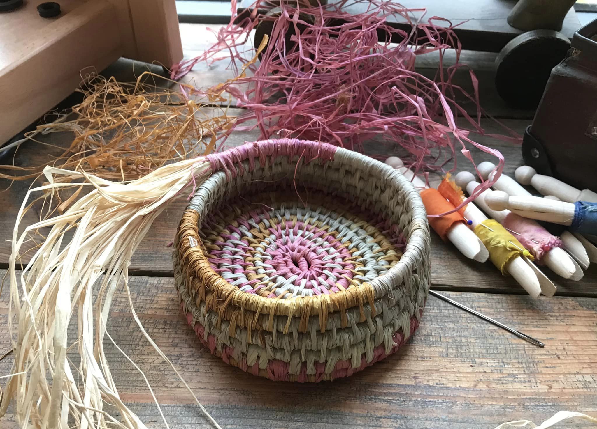 Dye Raffia & Make Baskets - Rebecca Desnos